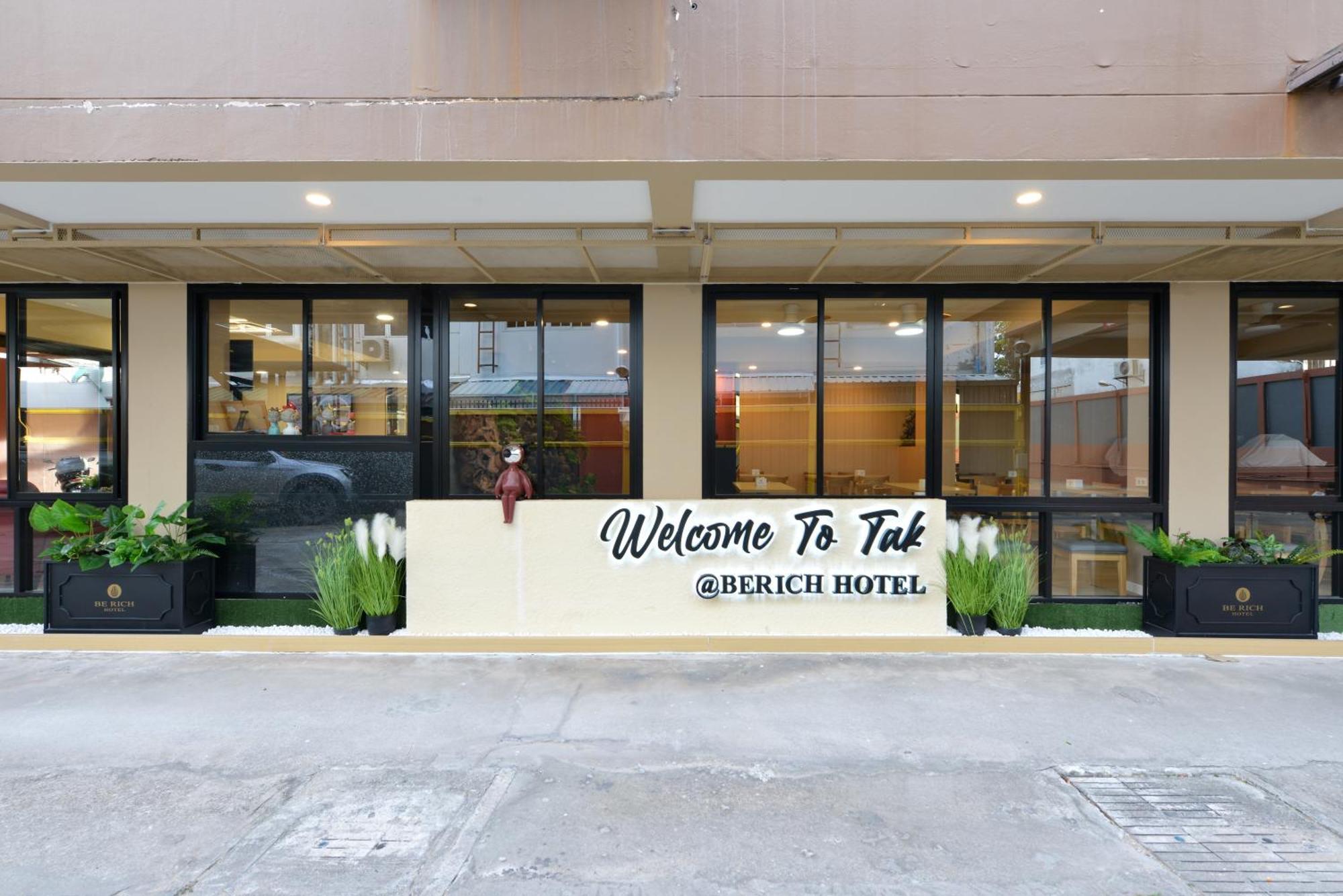 Berich Hotel Tak Exterior foto